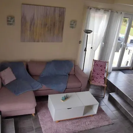 Prázdninový dům Maison De 4 Chambres A Ervy Le Chatel Avec Jardin Clos Et Wifi *