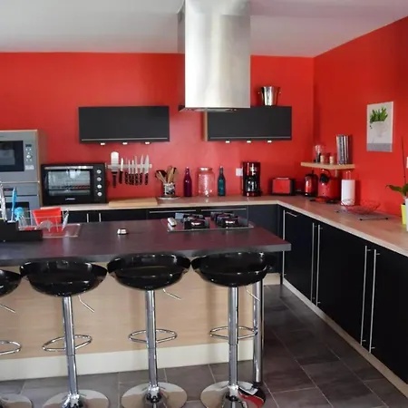 Prázdninový dům Maison De 4 Chambres A Ervy Le Chatel Avec Jardin Clos Et Wifi *